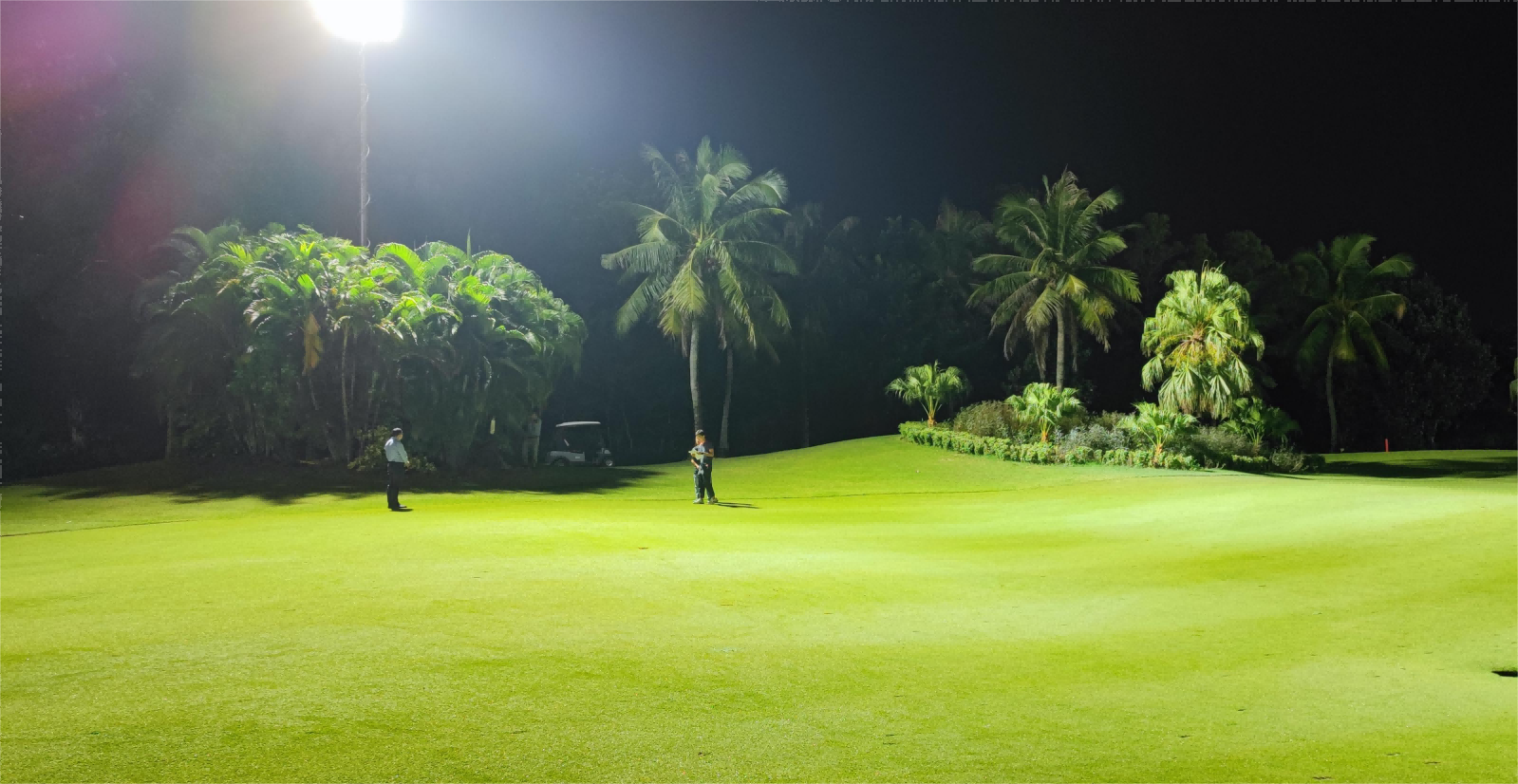 High mast 1000 watt led flood light Installed on the Golf course, IP67 led flood light projects for the spotslight, commercial lighting projects